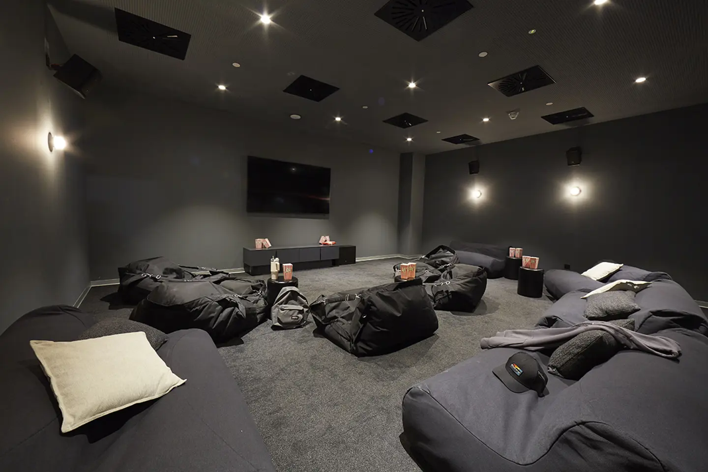 CINEMA ROOM