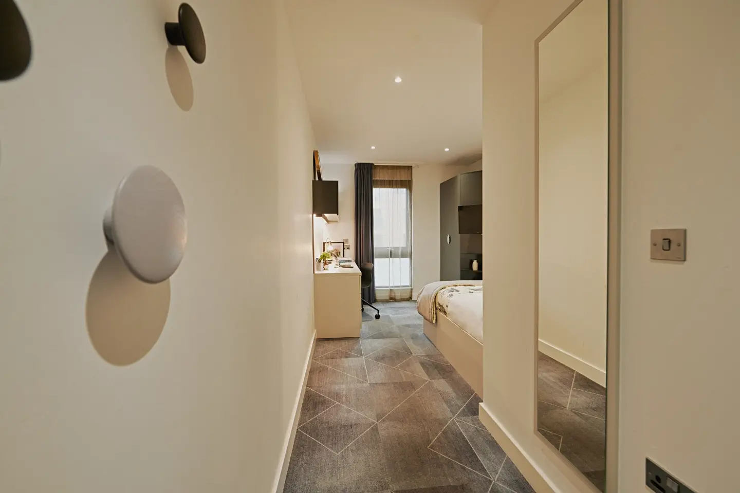 APARTO GLASGOW PLATINUM ENSUITE ALT