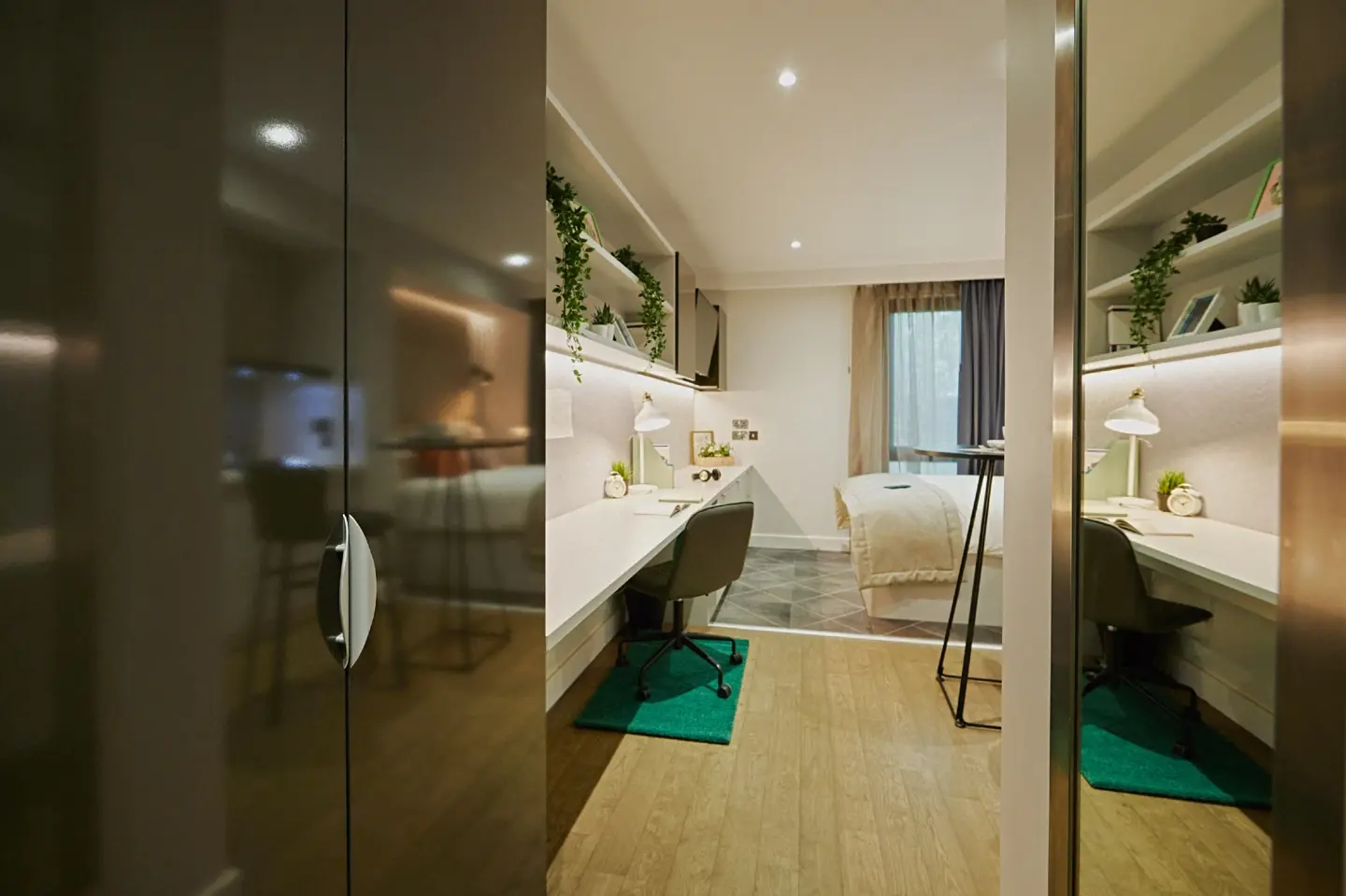 APARTO GLASGOW PLATINUM STUDIO