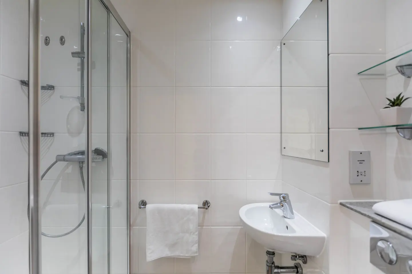 Platinum Ensuite8